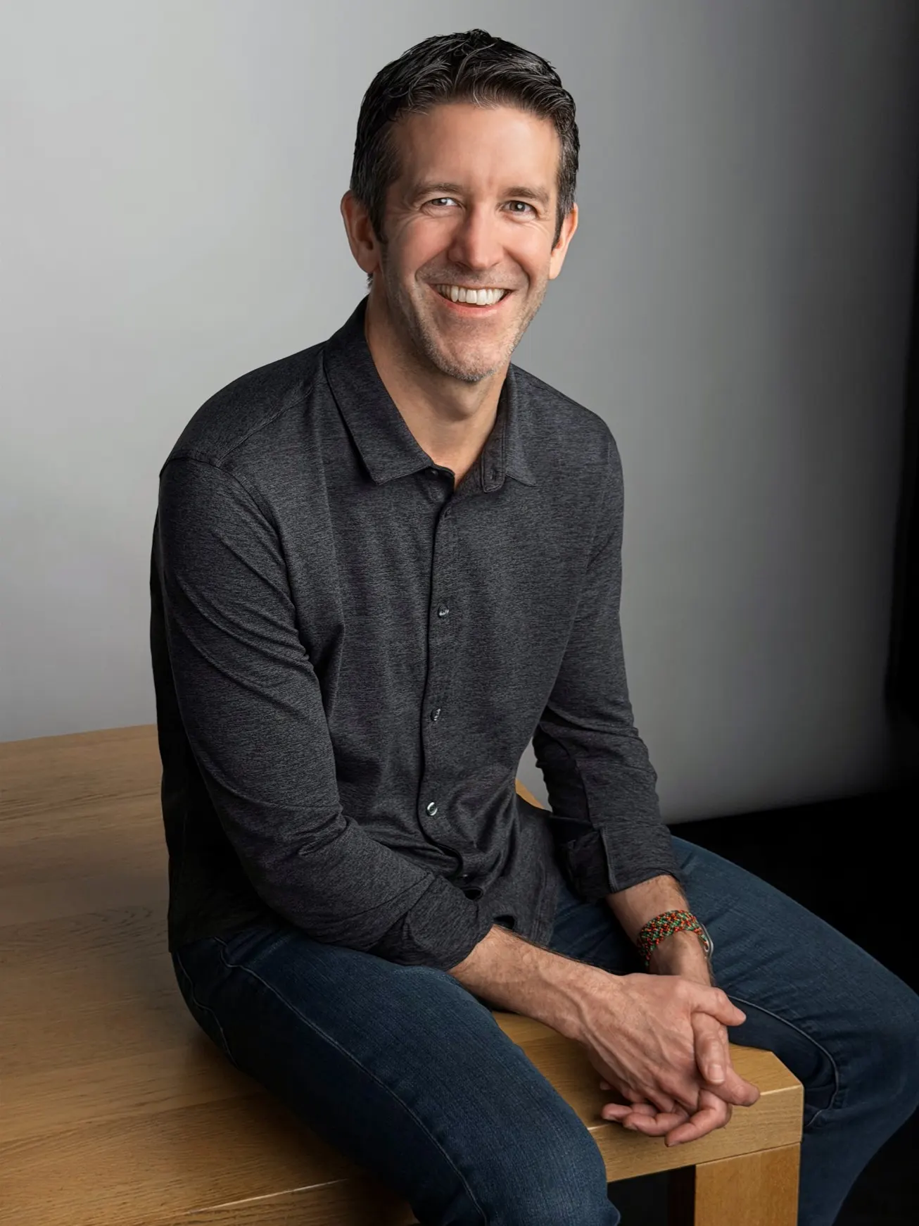 Apple 新任執行長 John Ternus 的官方人物照片