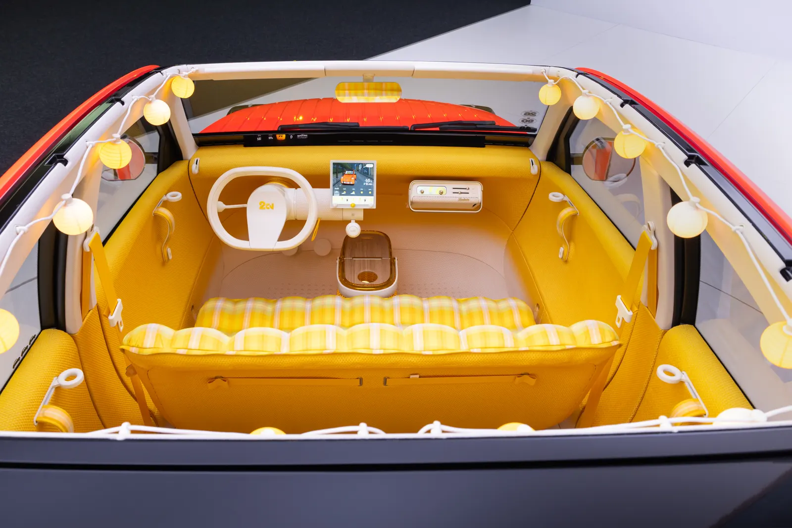 2 CV Concept 打開帆布車頂後的座艙