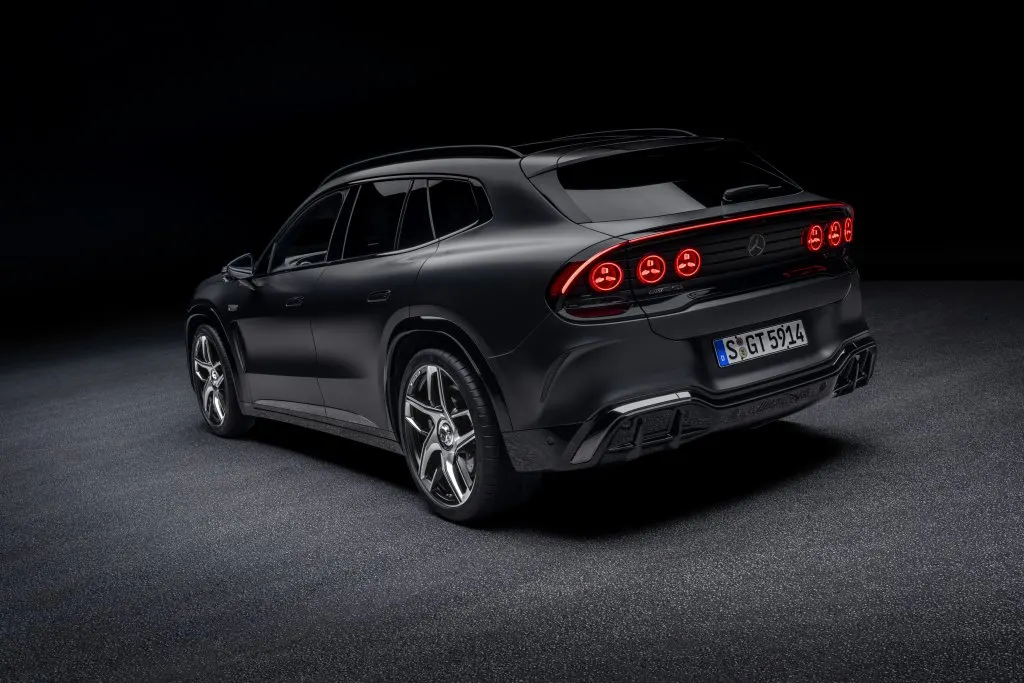 Mercedes-AMG GT SUV 尾翼與六組圓形尾燈