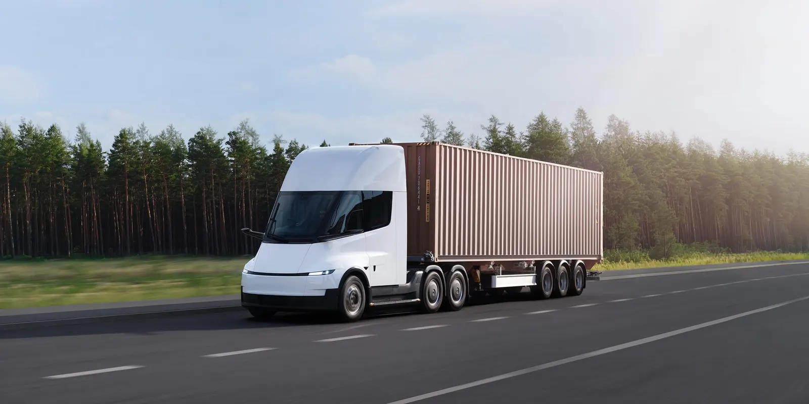 Tesla Semi 拖曳廂式半拖車行駛