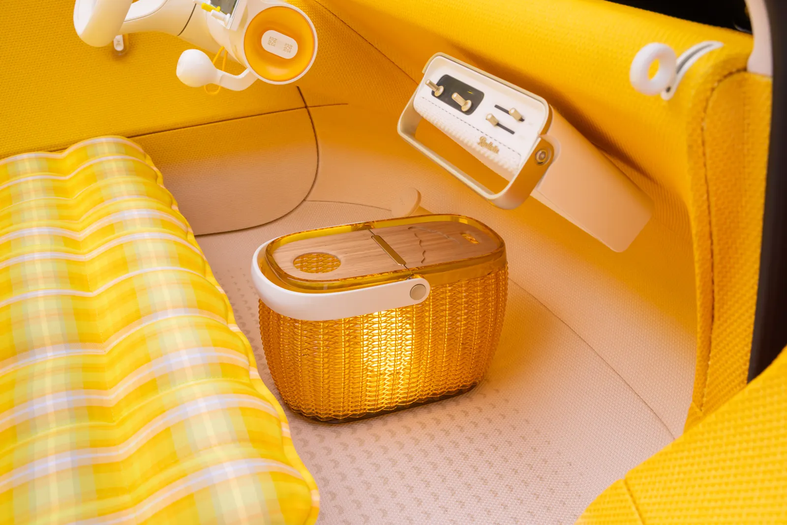 2 CV Concept 可拆提籃與 Radioën 收音機