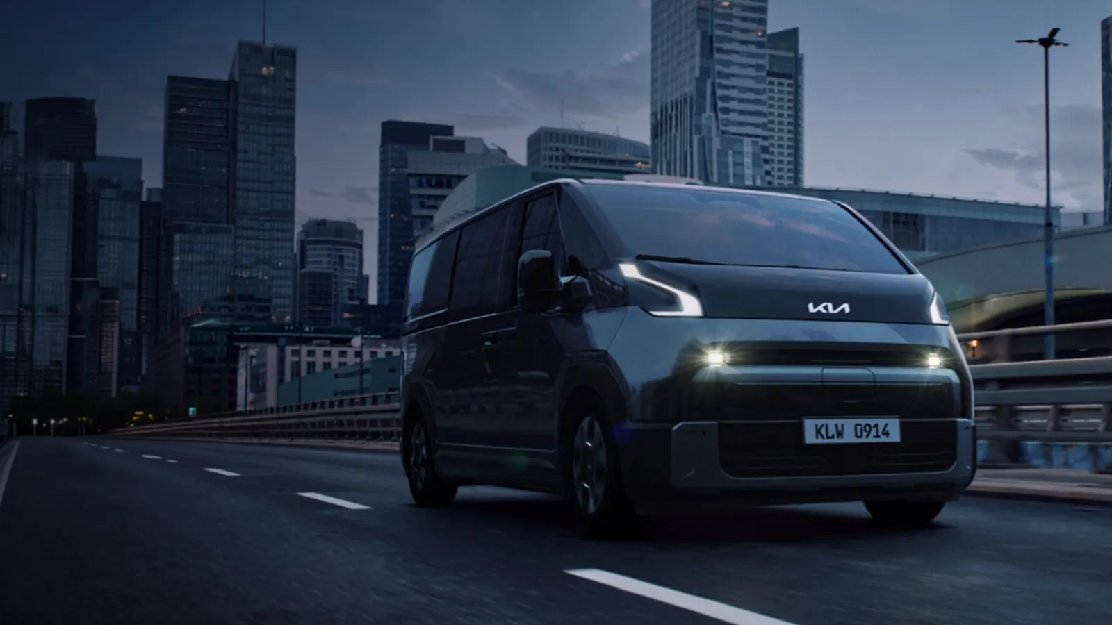 Kia PV7 在城市道路行駛