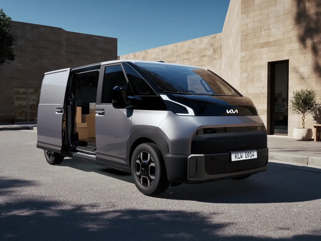 Kia PV7 打開滑門的側前方視角