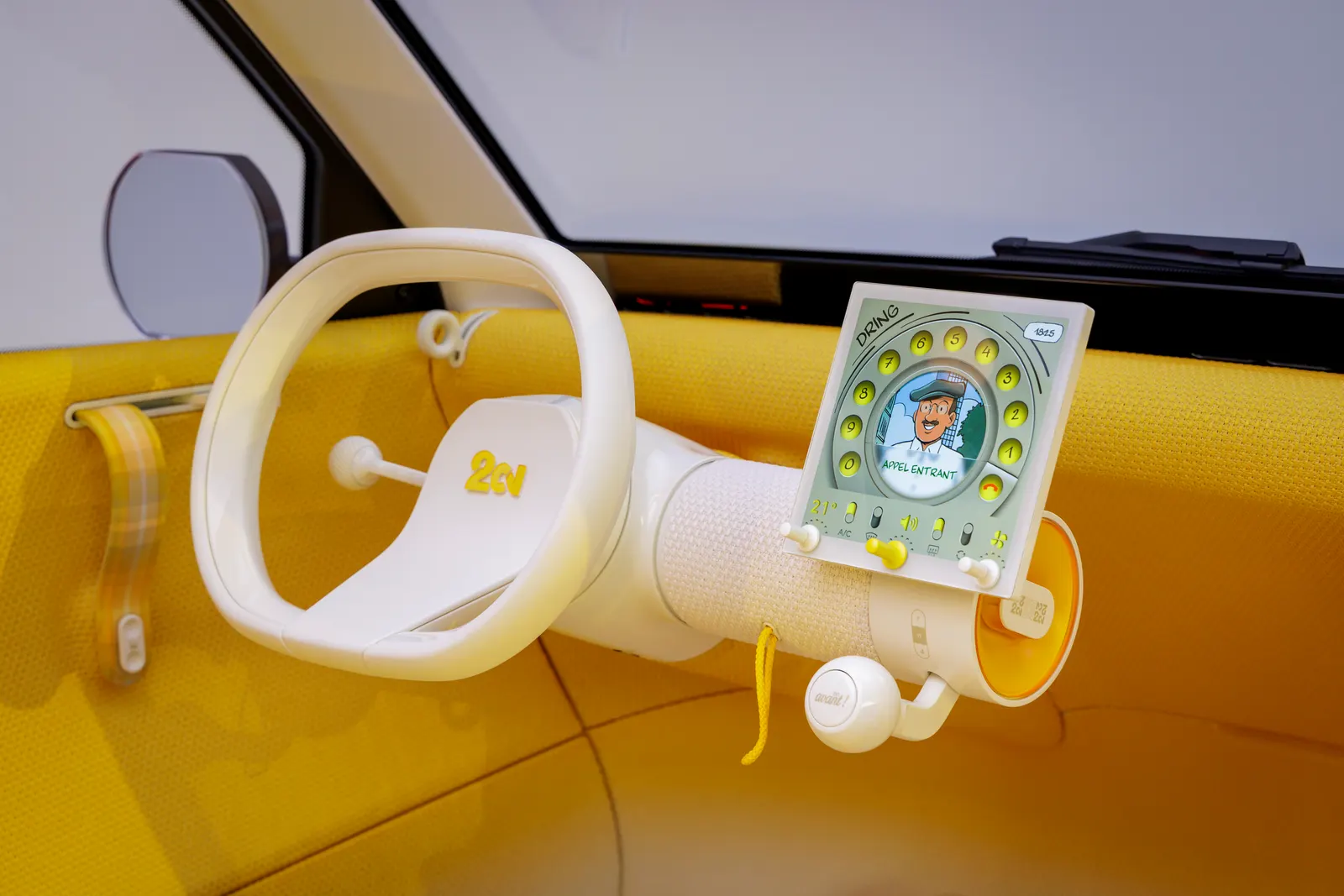 2 CV Concept 單幅方向盤與八吋觸控螢幕
