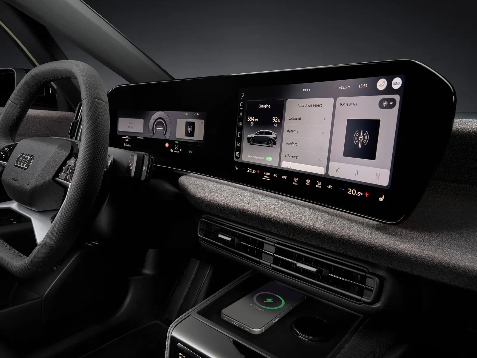 Audi A2 e-tron 中央螢幕與手機放置區