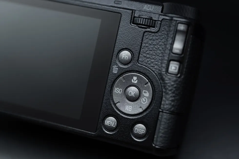 Ricoh GR IV 30 週年版機背按鈕細節