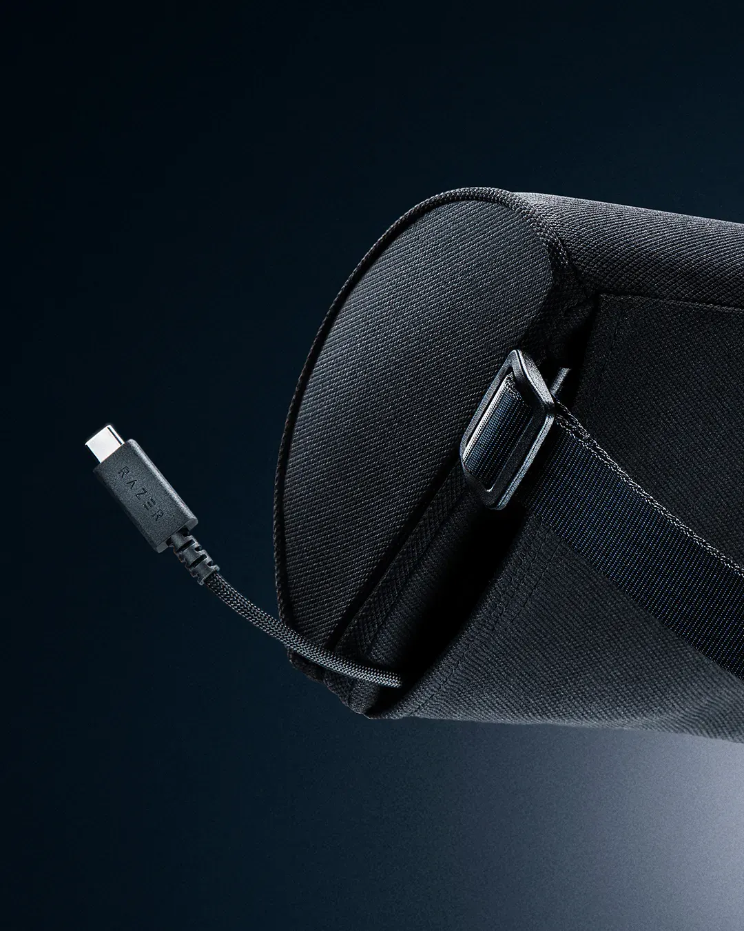 Razer Clio X 背面 USB-C 供電線
