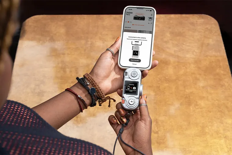 instax Pal 2 以機身 USB-C 接頭連接手機傳圖